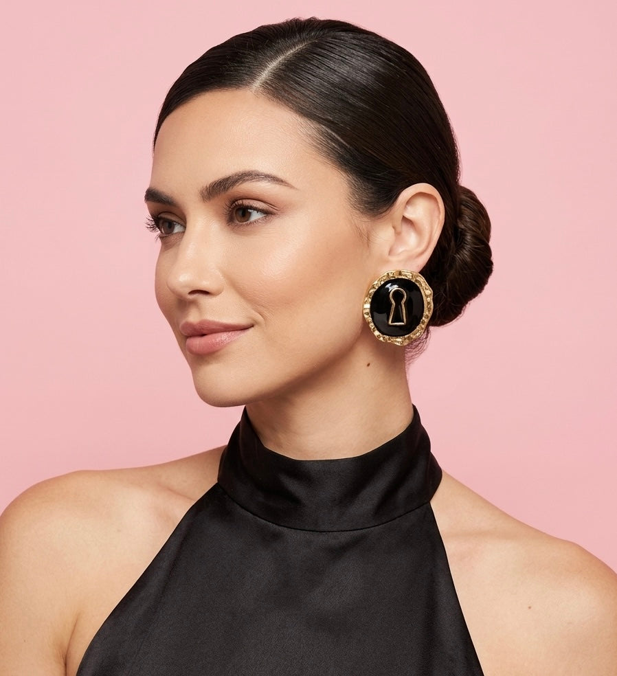 Keylock Enamel Round Earrings