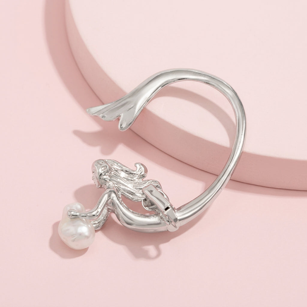 Ear cuff a sirena surrealista con perla