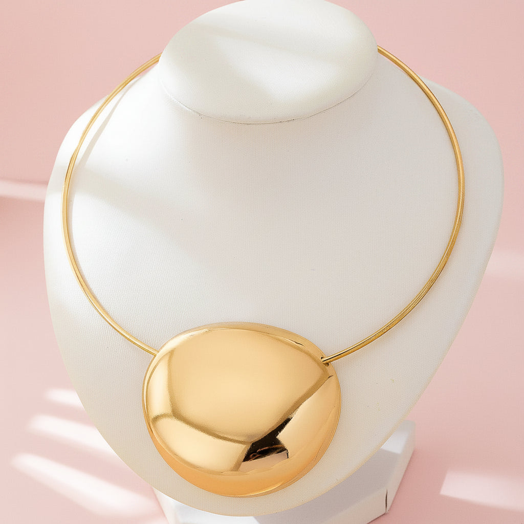 Round Shape Pendant Choker Necklace