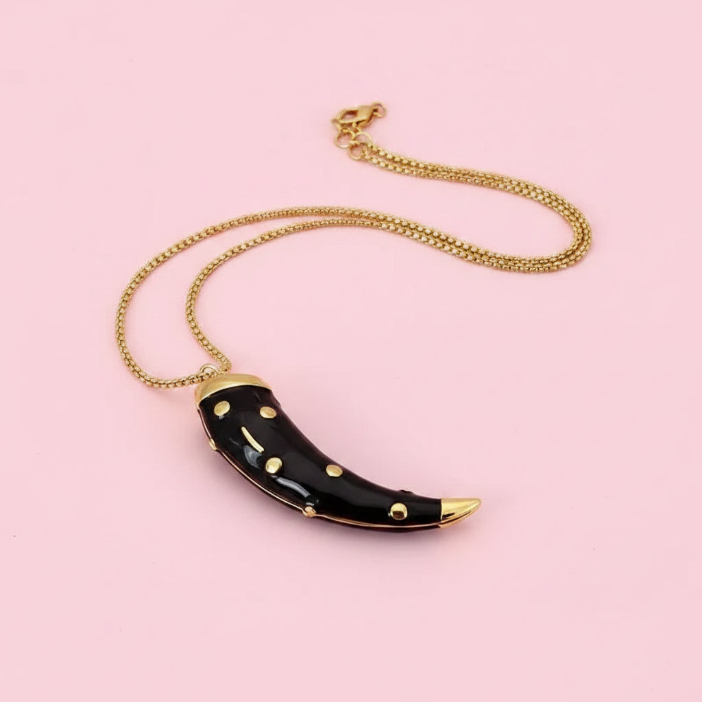 Horn pendant necklace