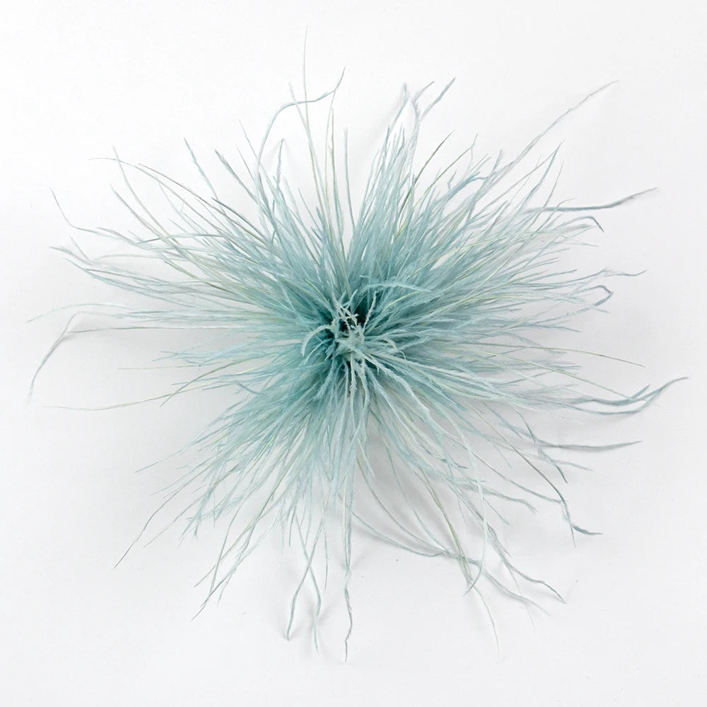 Broche de pluma llamativo
