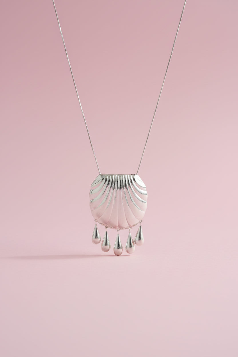 Shell long pendant necklace