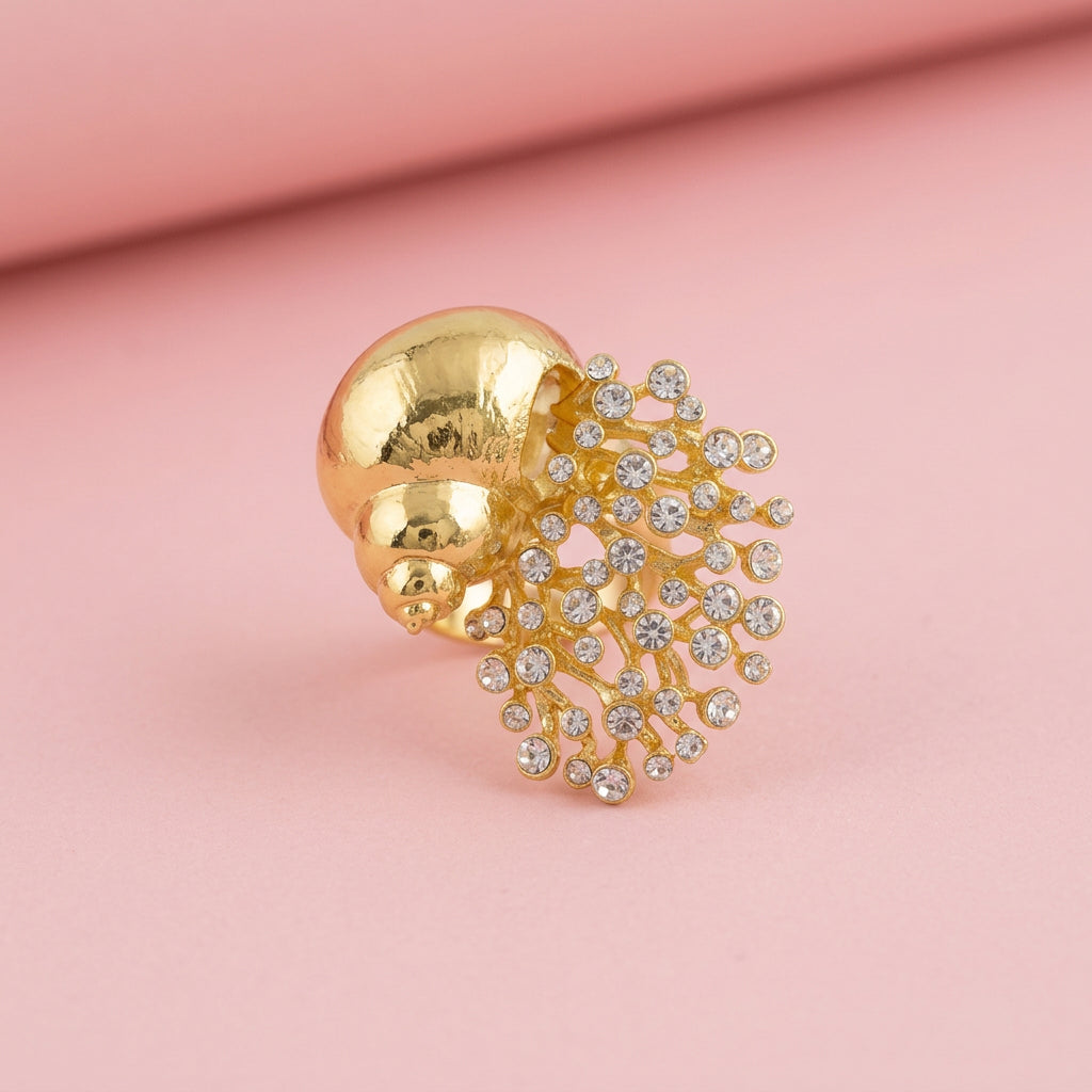 Anello aperto a forma di lumaca di mare con strass