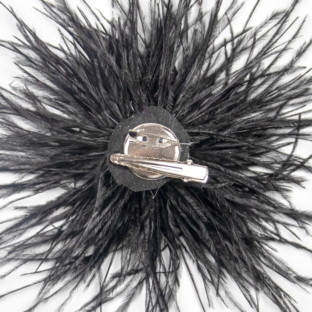 Broche de pluma llamativo