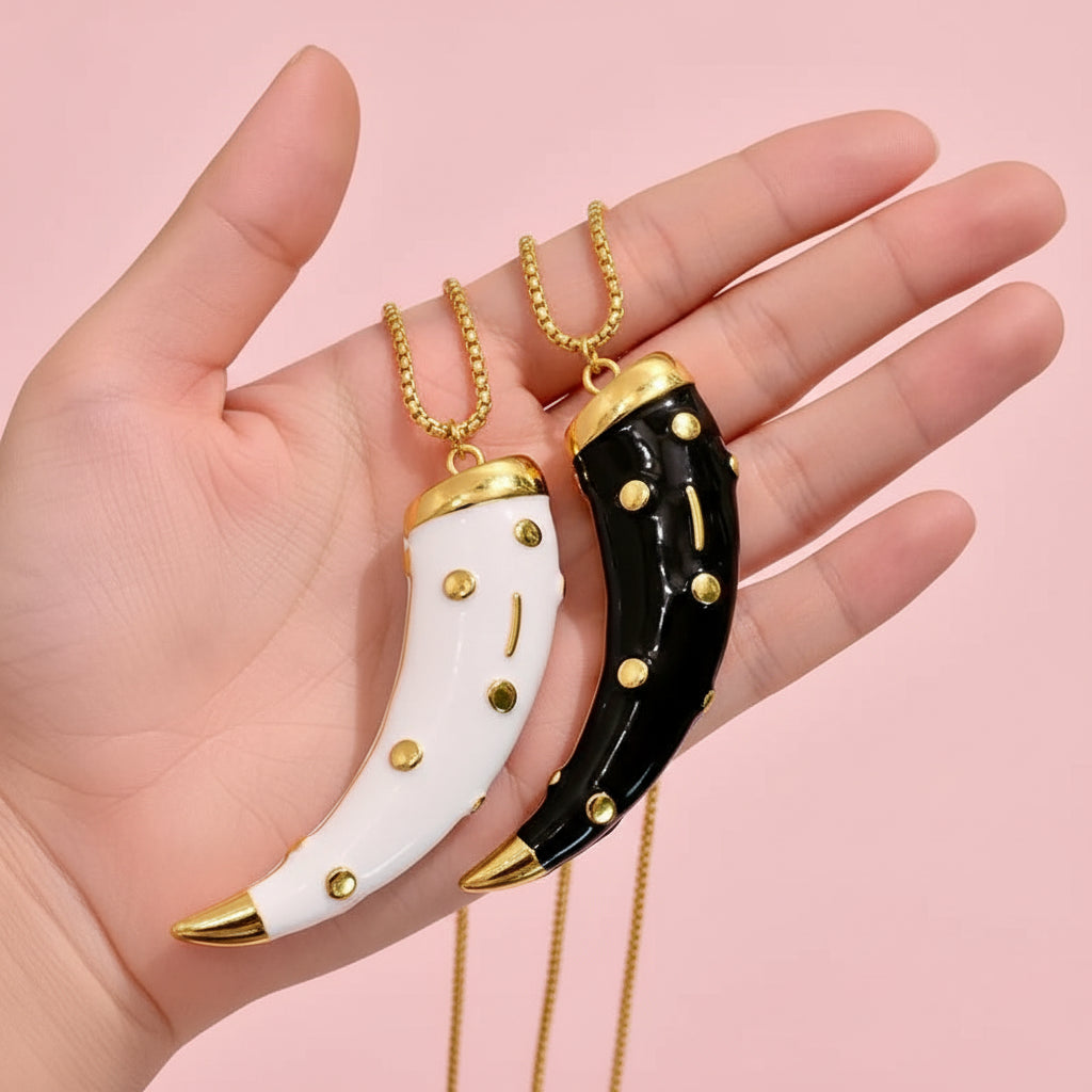 Horn pendant necklace