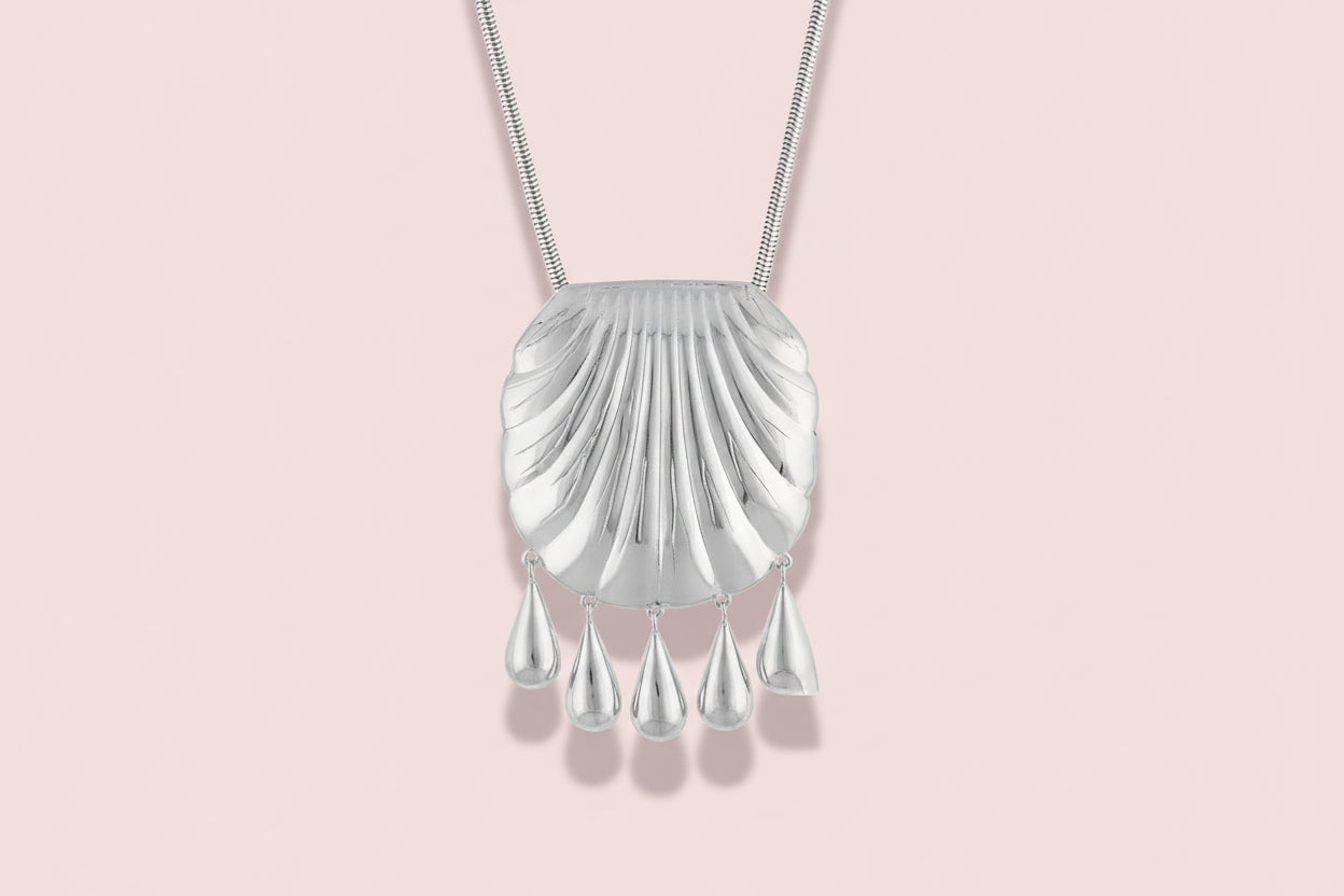 Shell long pendant necklace